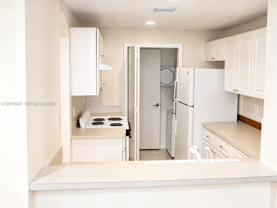 For Rent: $2,375 (2 beds, 2 baths, 1115 Square Feet)