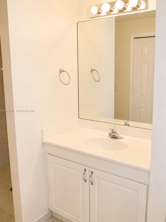For Rent: $2,375 (2 beds, 2 baths, 1115 Square Feet)