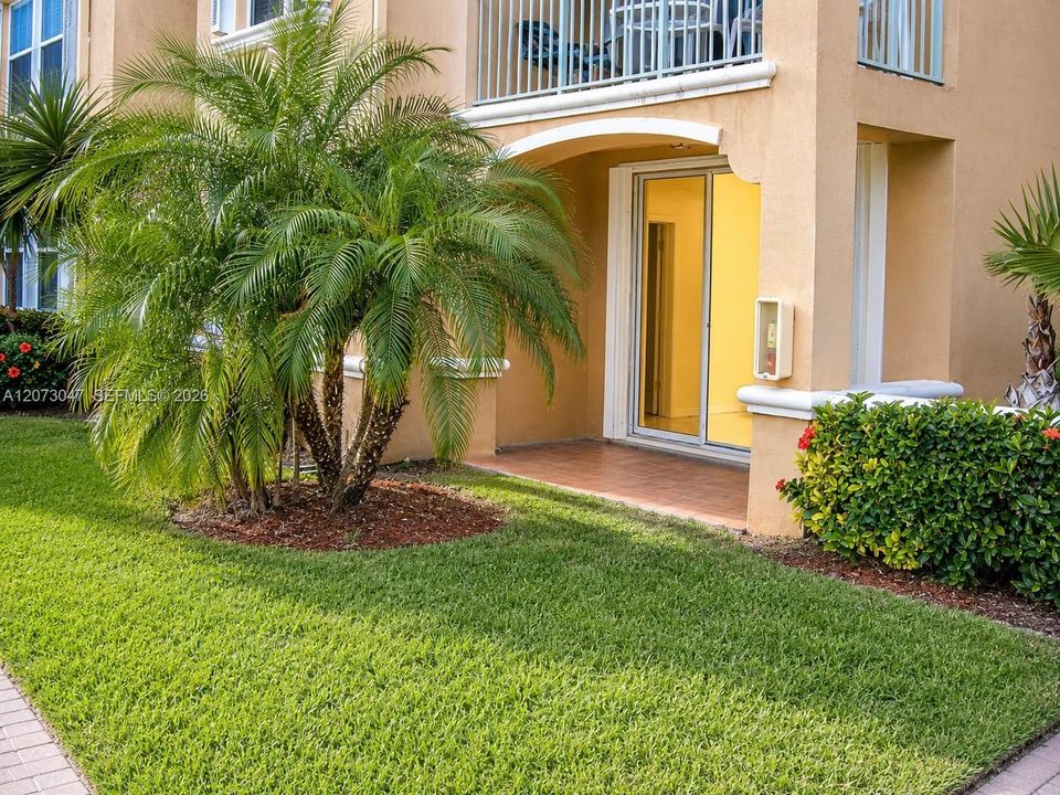 For Rent: $2,375 (2 beds, 2 baths, 1115 Square Feet)
