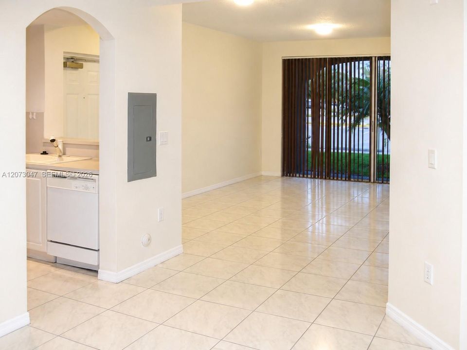 For Rent: $2,375 (2 beds, 2 baths, 1115 Square Feet)