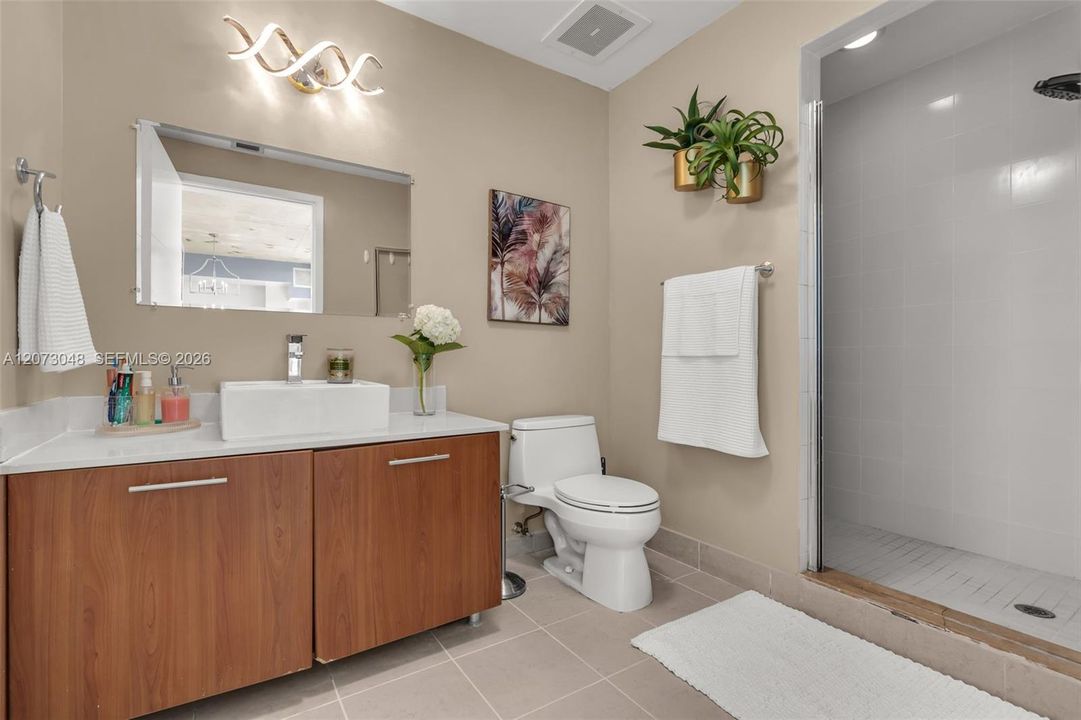 For Sale: $390,000 (0 beds, 1 baths, 655 Square Feet)