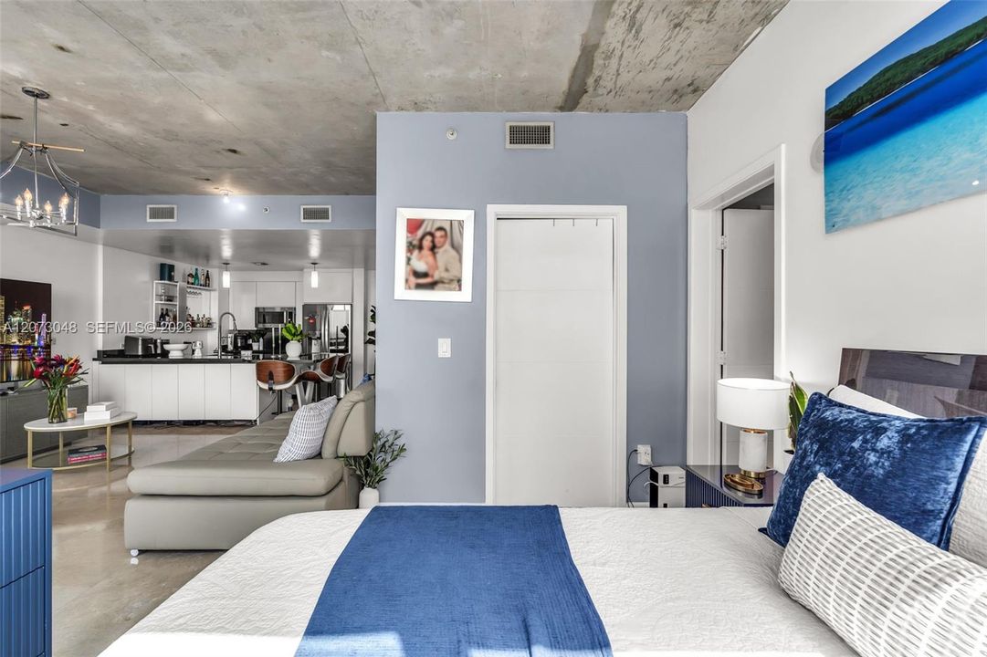 For Sale: $390,000 (0 beds, 1 baths, 655 Square Feet)