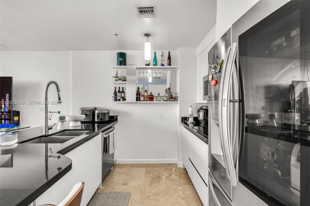 For Sale: $390,000 (0 beds, 1 baths, 655 Square Feet)
