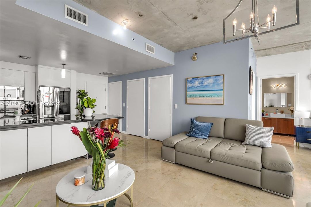 For Sale: $390,000 (0 beds, 1 baths, 655 Square Feet)