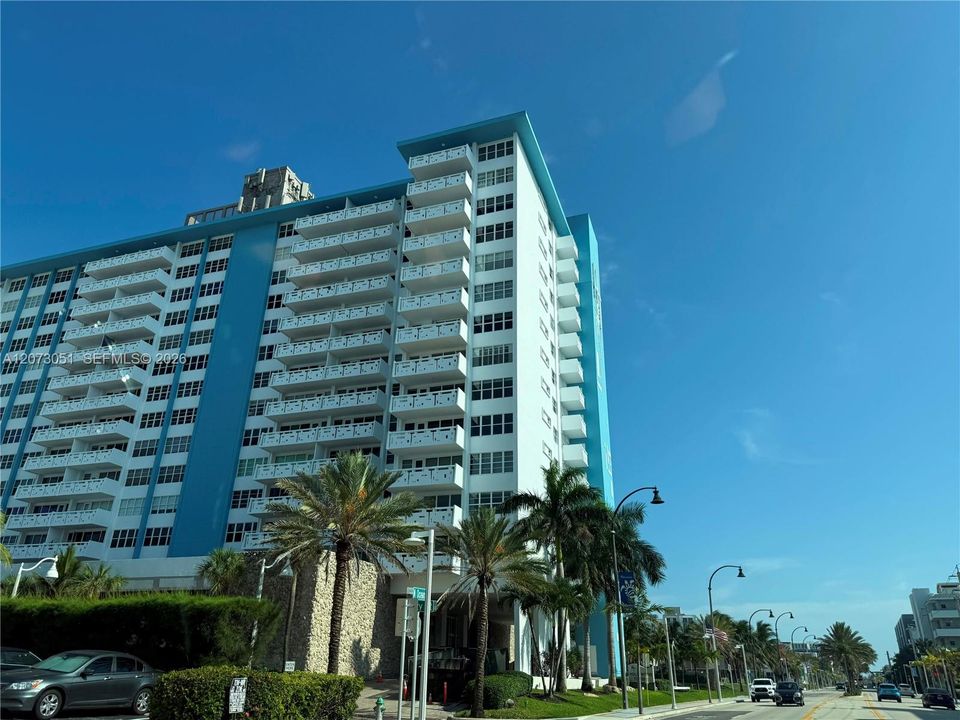 For Rent: $4,800 (2 beds, 2 baths, 1204 Square Feet)
