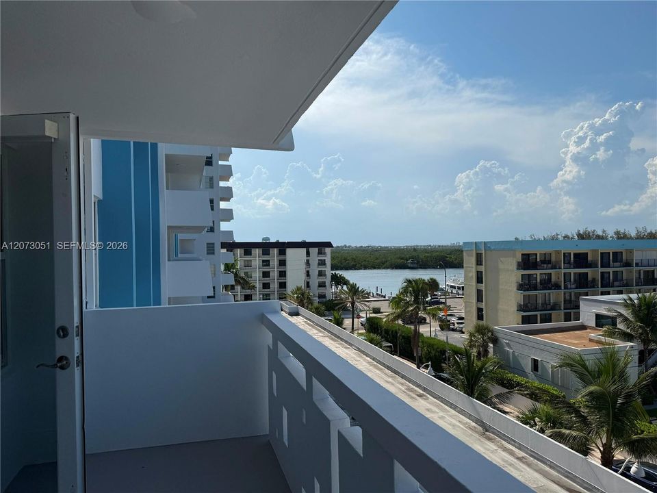For Rent: $4,800 (2 beds, 2 baths, 1204 Square Feet)