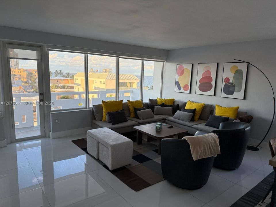 For Rent: $4,800 (2 beds, 2 baths, 1204 Square Feet)