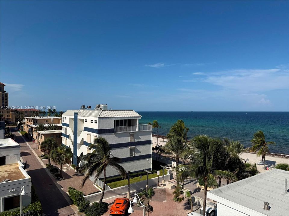 For Rent: $4,800 (2 beds, 2 baths, 1204 Square Feet)