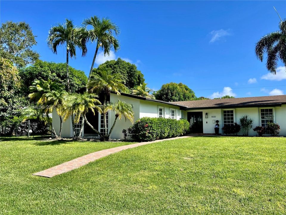For Sale: $1,300,000 (5 beds, 3 baths, 2181 Square Feet)