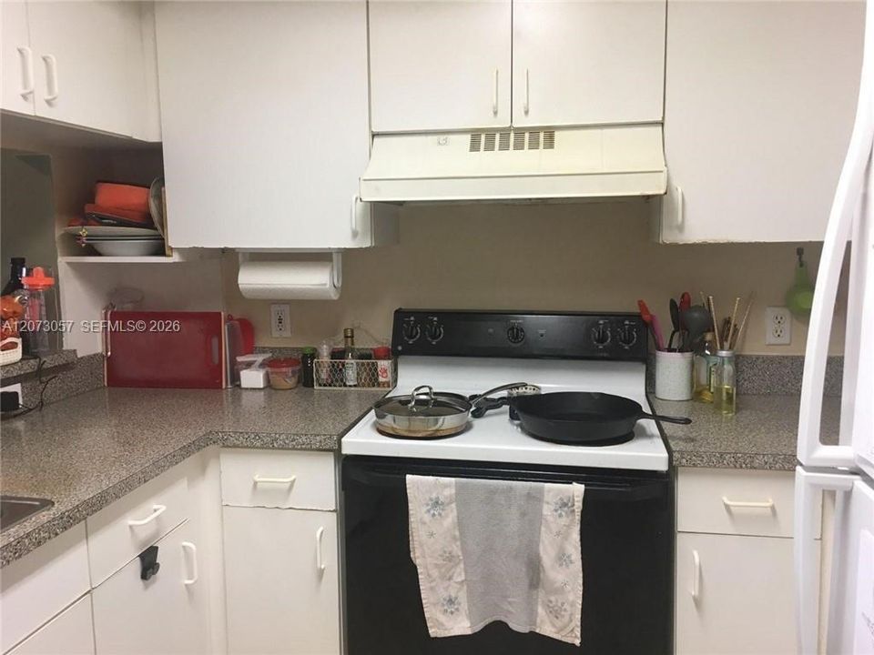 For Rent: $2,200 (2 beds, 2 baths, 867 Square Feet)
