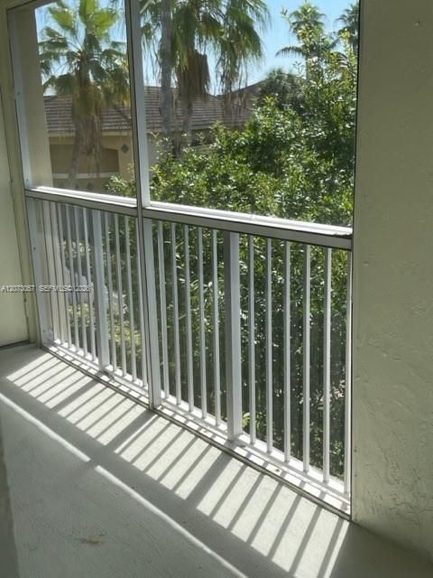 For Rent: $2,200 (2 beds, 2 baths, 867 Square Feet)