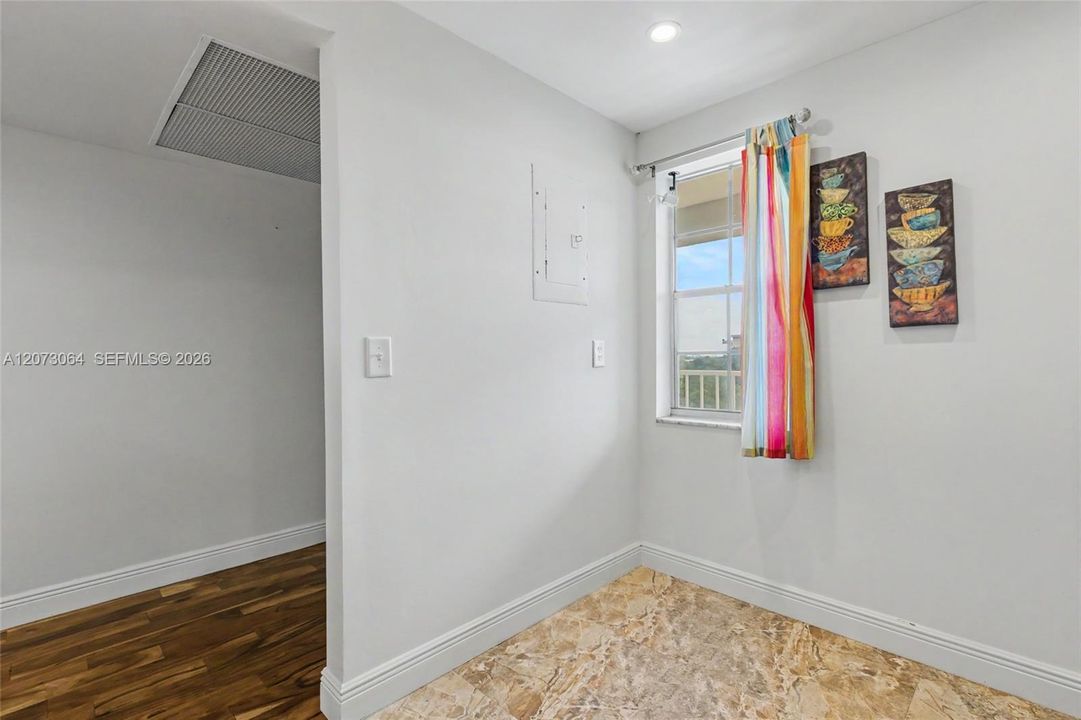 В аренду: $2,300 (2 спален, 2 ванн, 1100 Квадратных фут)