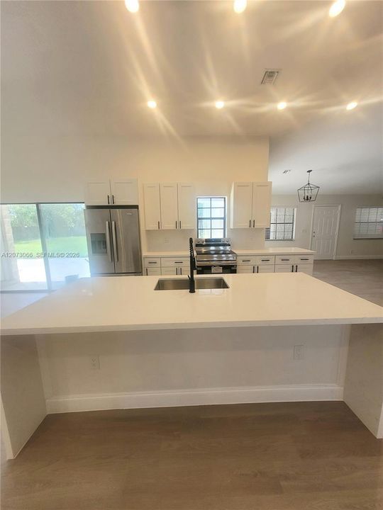 En Venta: $799,900 (4 camas, 2 baños, 2274 Pies cuadrados)