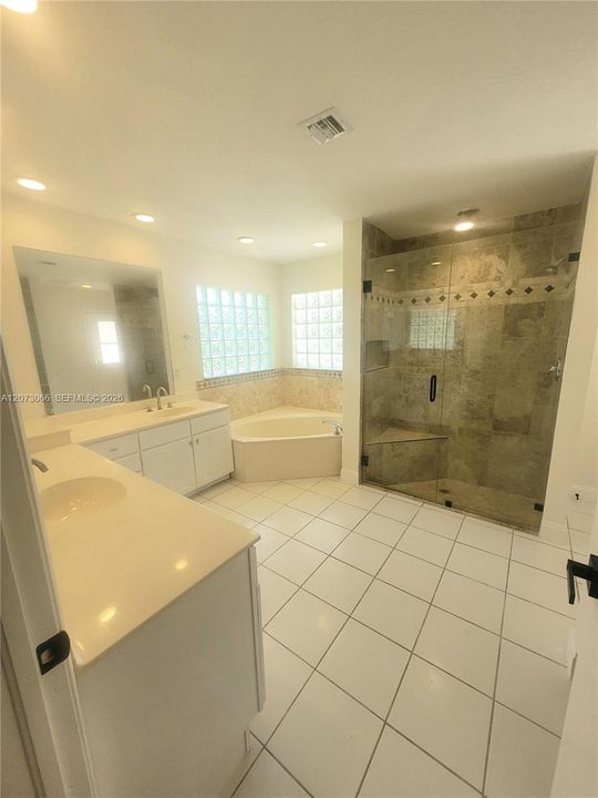 En Venta: $799,900 (4 camas, 2 baños, 2274 Pies cuadrados)