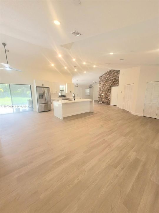 En Venta: $799,900 (4 camas, 2 baños, 2274 Pies cuadrados)