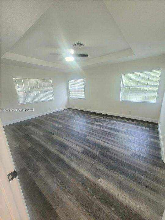 En Venta: $799,900 (4 camas, 2 baños, 2274 Pies cuadrados)