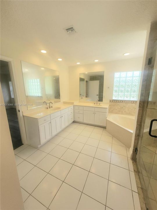 En Venta: $799,900 (4 camas, 2 baños, 2274 Pies cuadrados)
