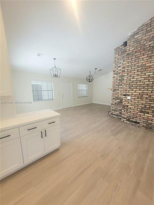En Venta: $799,900 (4 camas, 2 baños, 2274 Pies cuadrados)