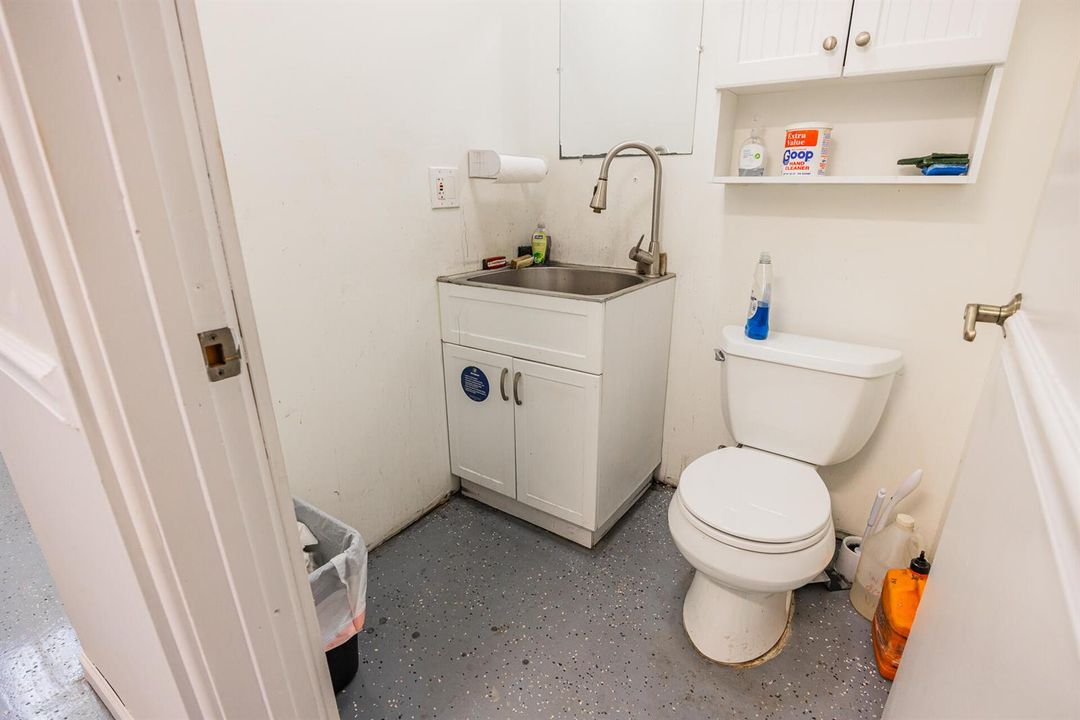 231 SW 5 Ct-22