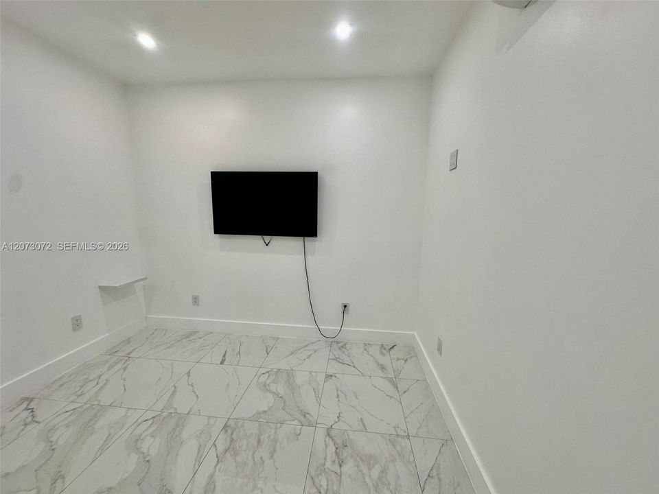 В аренду: $1,250 (0 спален, 1 ванн, 0 Квадратных фут)