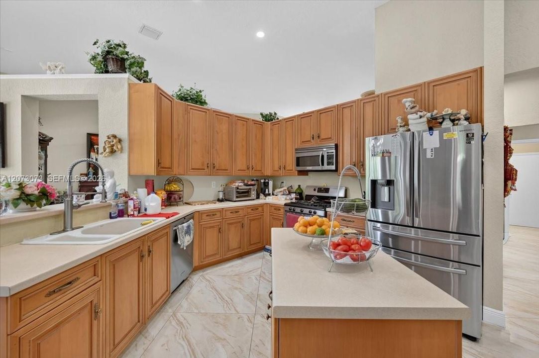 For Sale: $985,000 (4 beds, 3 baths, 2829 Square Feet)