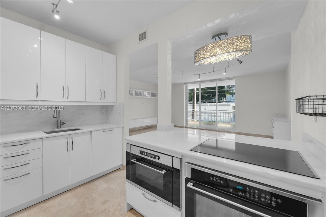 На продажу: $675,000 (2 спален, 2 ванн, 1280 Квадратных фут)