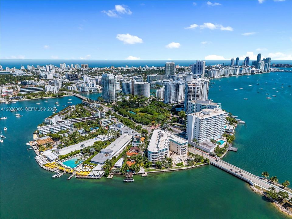 На продажу: $675,000 (2 спален, 2 ванн, 1280 Квадратных фут)