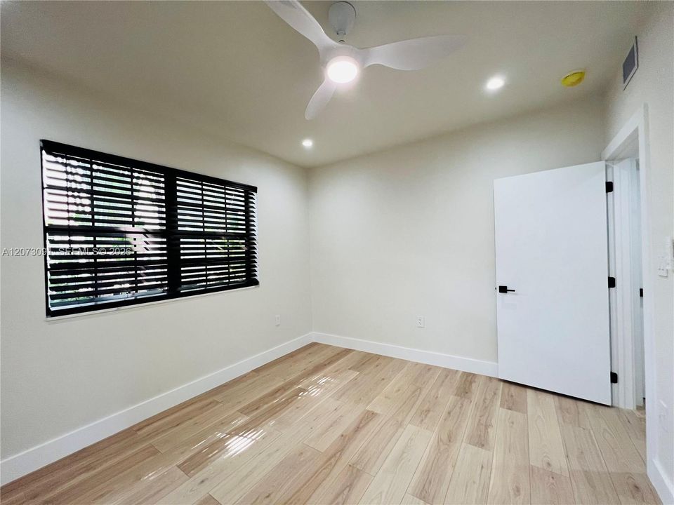 В аренду: $3,650 (2 спален, 1 ванн, 1075 Квадратных фут)