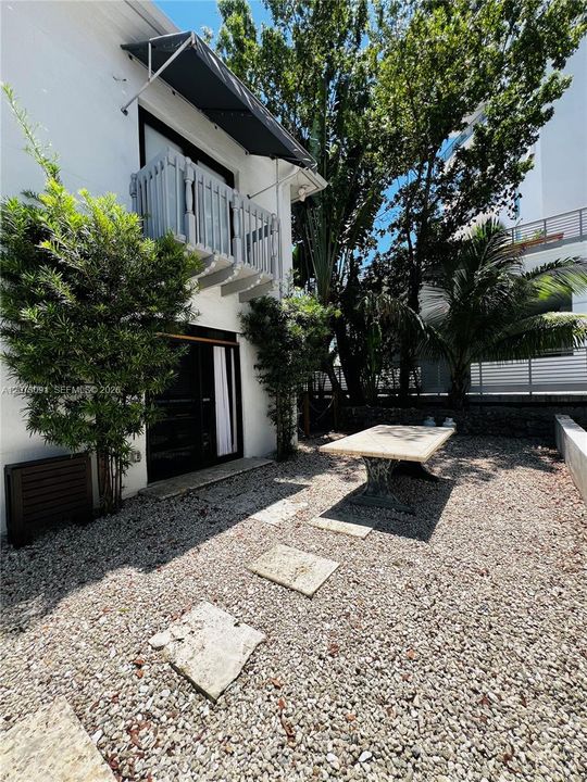 В аренду: $3,650 (2 спален, 1 ванн, 1075 Квадратных фут)