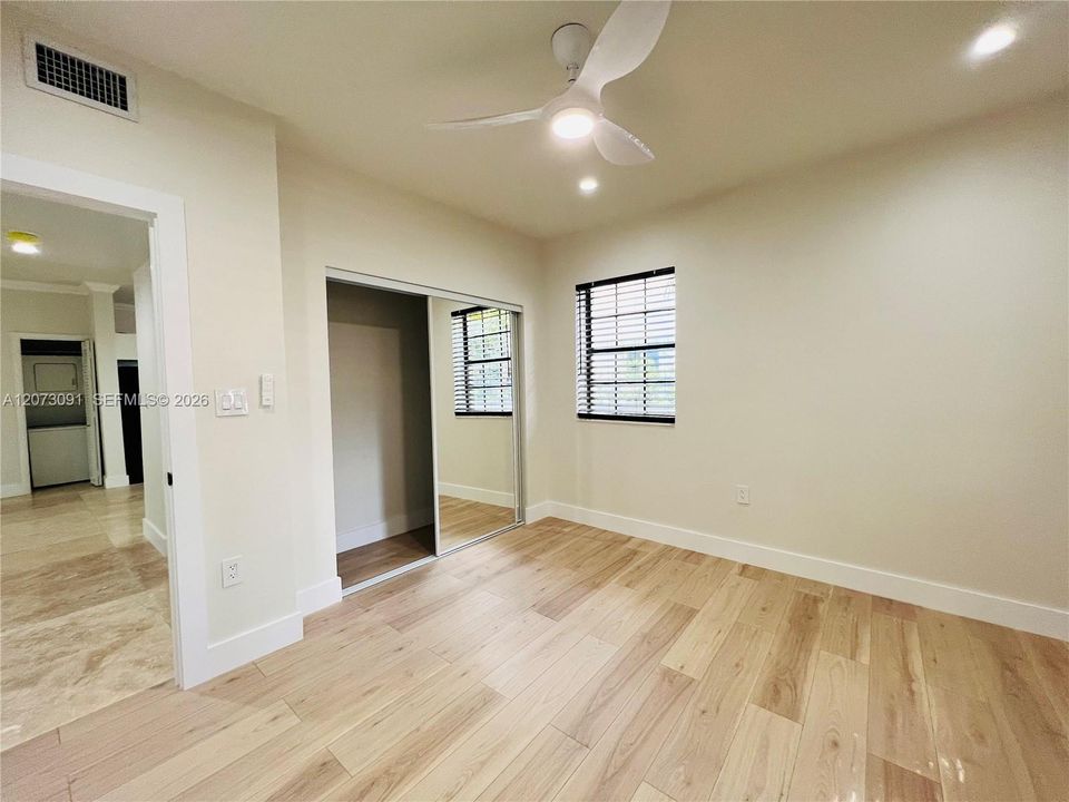 В аренду: $3,650 (2 спален, 1 ванн, 1075 Квадратных фут)