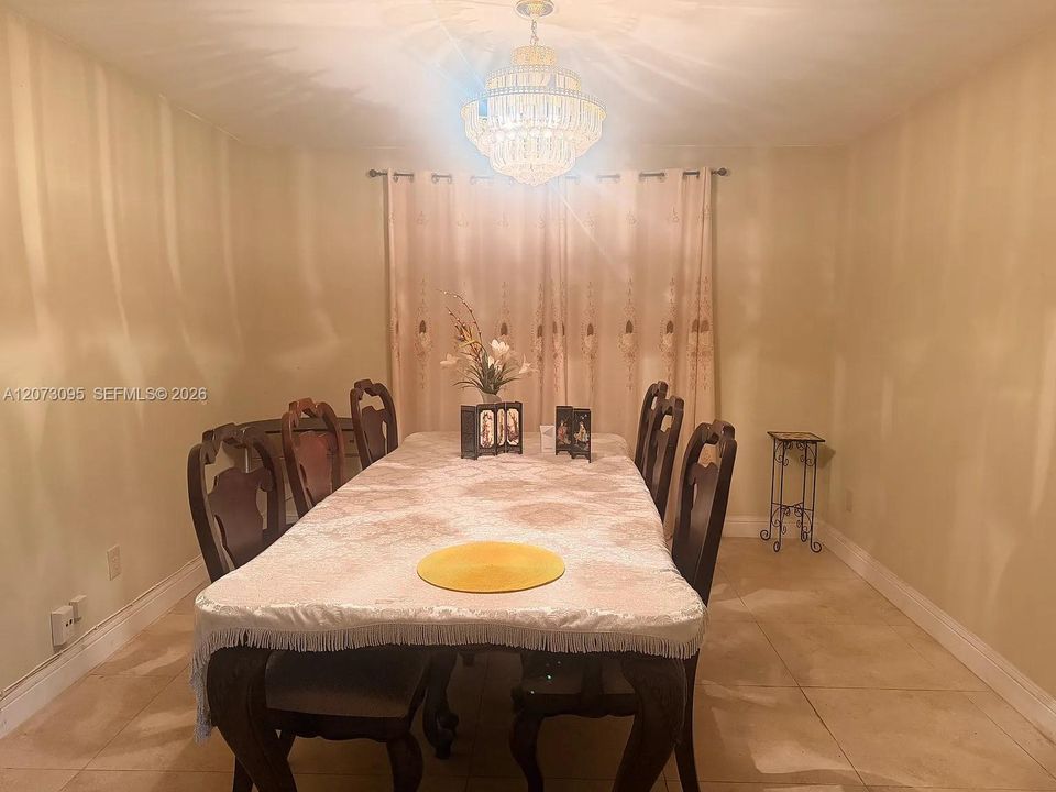 En Renta: $5,999 (5 camas, 3 baños, 3050 Pies cuadrados)