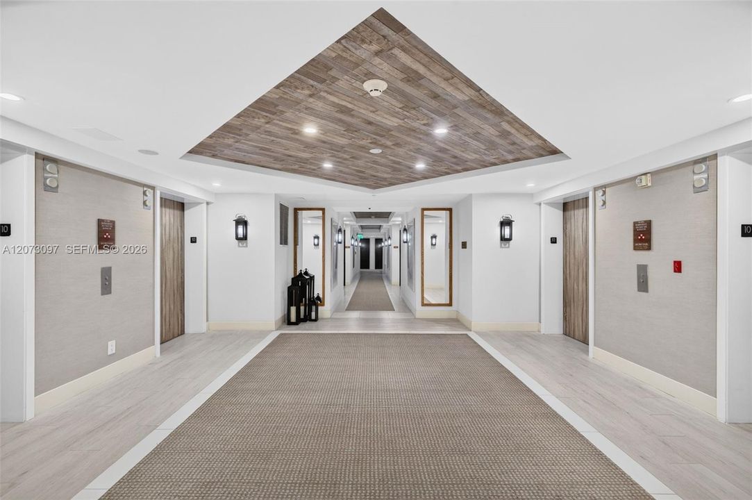 For Sale: $375,000 (1 beds, 1 baths, 868 Square Feet)