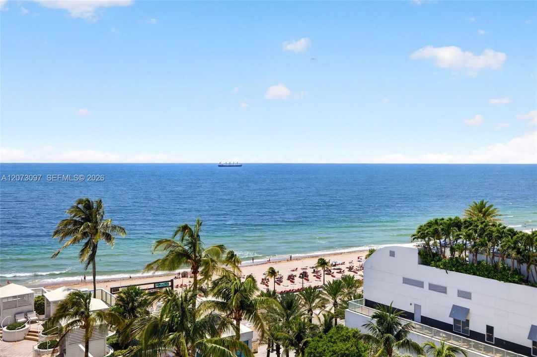 For Sale: $375,000 (1 beds, 1 baths, 868 Square Feet)