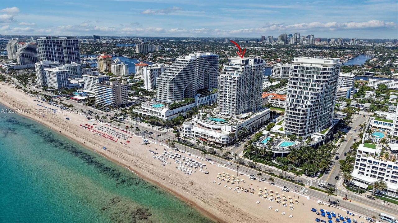 For Sale: $375,000 (1 beds, 1 baths, 868 Square Feet)