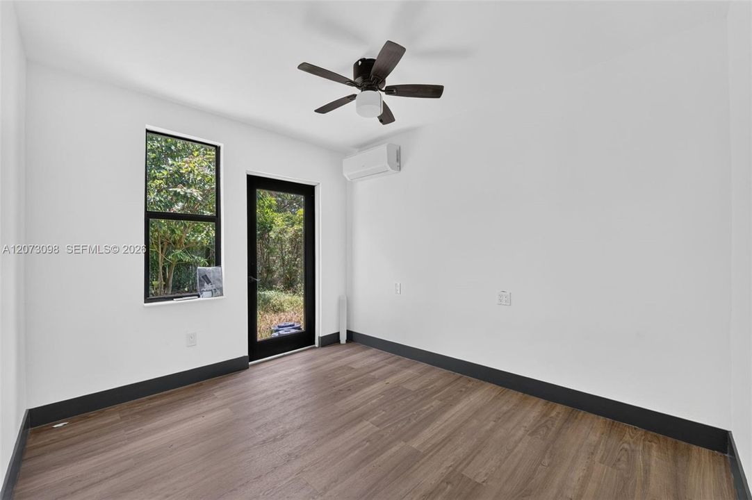 For Sale: $524,999 (4 beds, 2 baths, 1607 Square Feet)