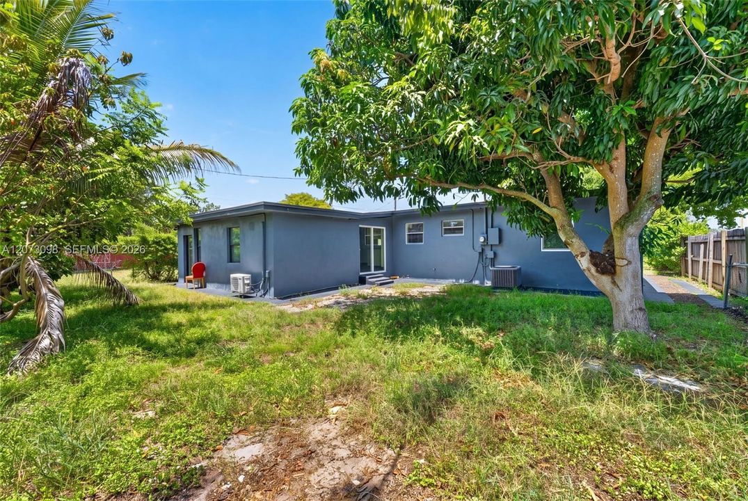 For Sale: $524,999 (4 beds, 2 baths, 1607 Square Feet)
