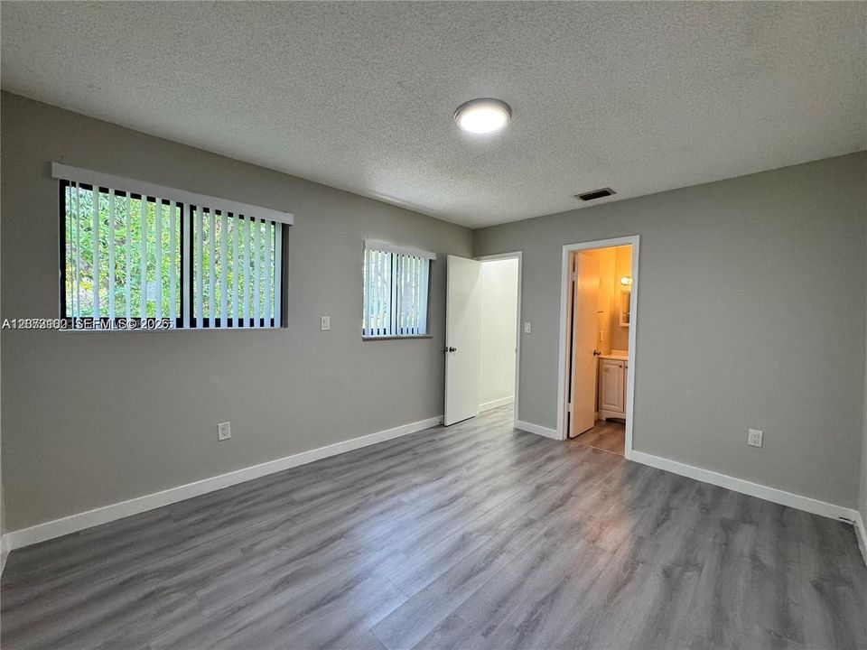 For Rent: $1,850 (2 beds, 2 baths, 860 Square Feet)