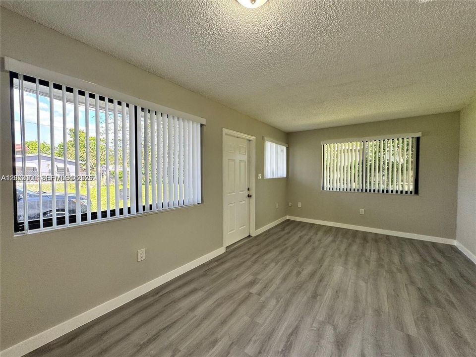 For Rent: $1,850 (2 beds, 2 baths, 860 Square Feet)
