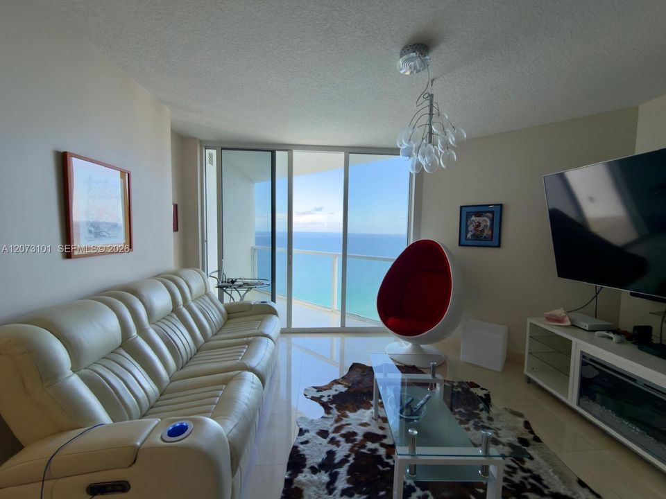 For Rent: $6,000 (2 beds, 2 baths, 1266 Square Feet)