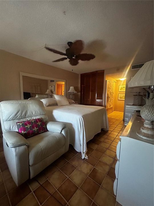 En Venta: $279,000 (1 camas, 1 baños, 943 Pies cuadrados)