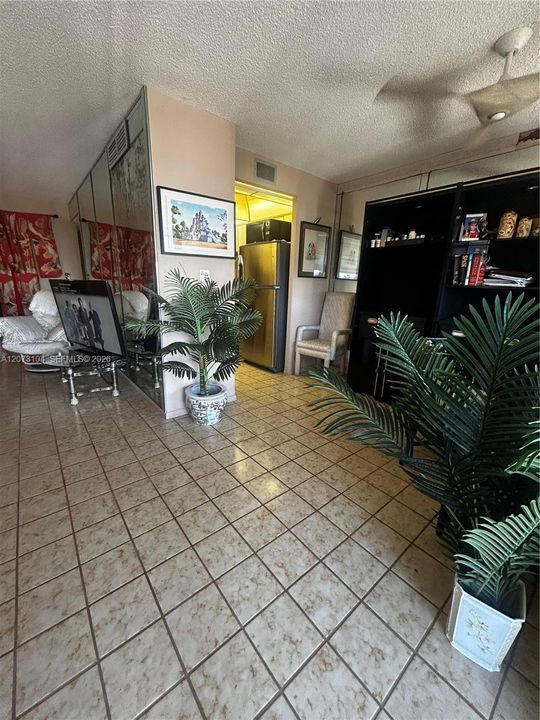 En Venta: $279,000 (1 camas, 1 baños, 943 Pies cuadrados)