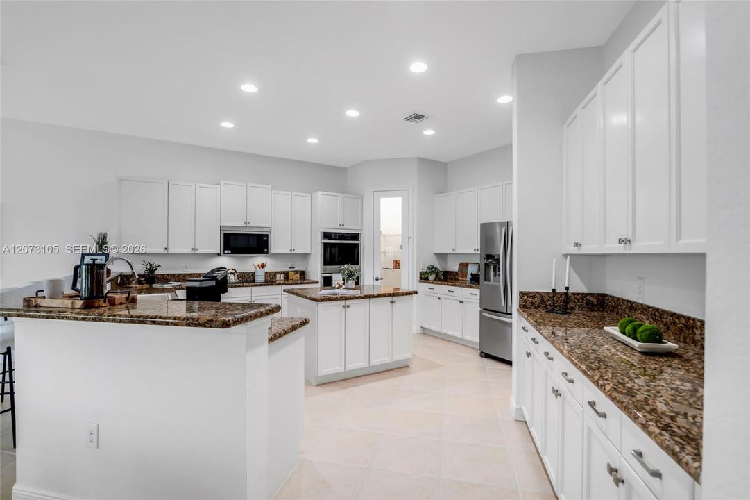For Sale: $1,745,000 (6 beds, 4 baths, 4287 Square Feet)