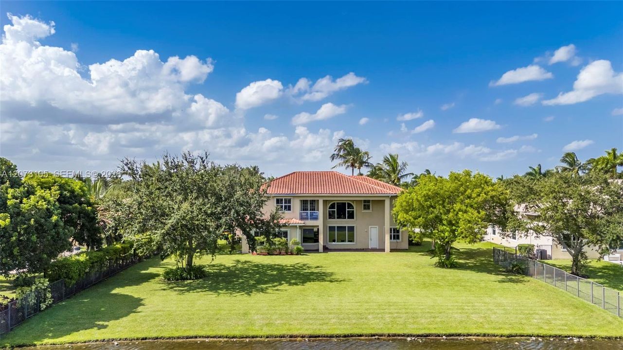 For Sale: $1,745,000 (6 beds, 4 baths, 4287 Square Feet)