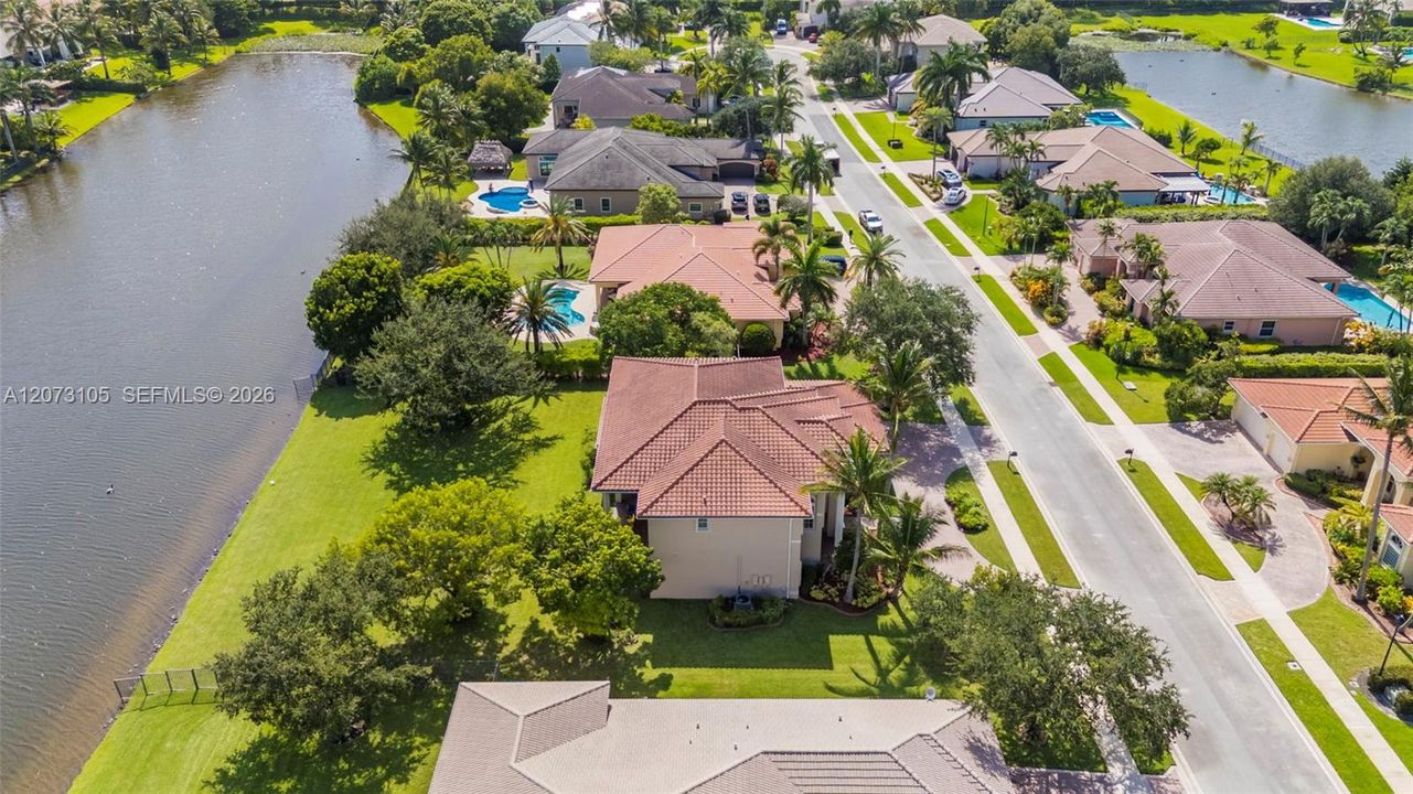 For Sale: $1,745,000 (6 beds, 4 baths, 4287 Square Feet)