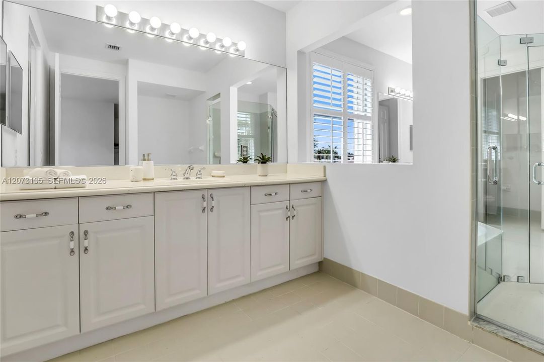 For Sale: $1,745,000 (6 beds, 4 baths, 4287 Square Feet)