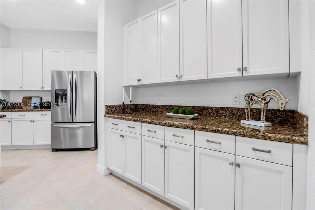 For Sale: $1,745,000 (6 beds, 4 baths, 4287 Square Feet)