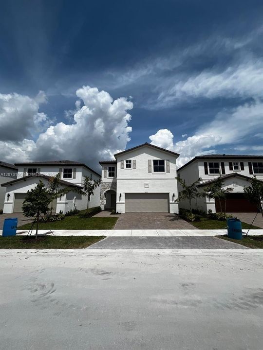 For Rent: $4,250 (4 beds, 2 baths, 2002 Square Feet)