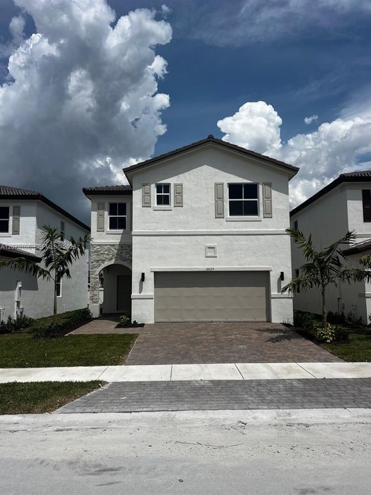 For Rent: $4,250 (4 beds, 2 baths, 2002 Square Feet)