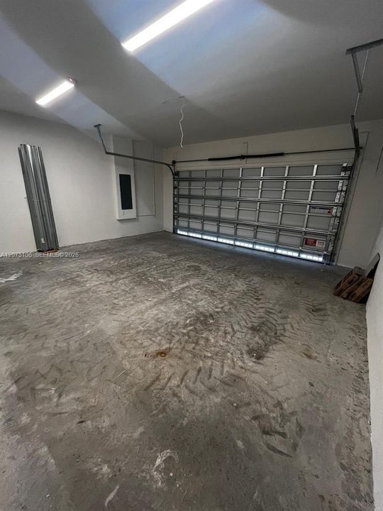 For Rent: $4,250 (4 beds, 2 baths, 2002 Square Feet)
