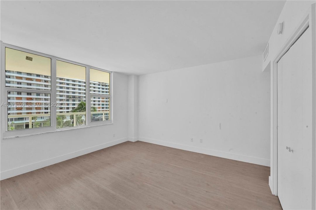 В аренду: $2,800 (1 спален, 1 ванн, 930 Квадратных фут)